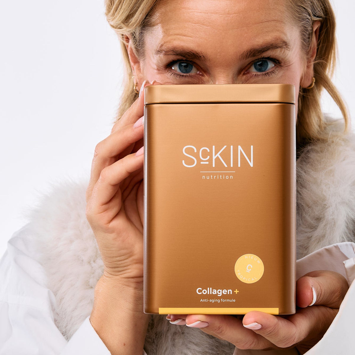 Vrouw met collageen sckin nutrition